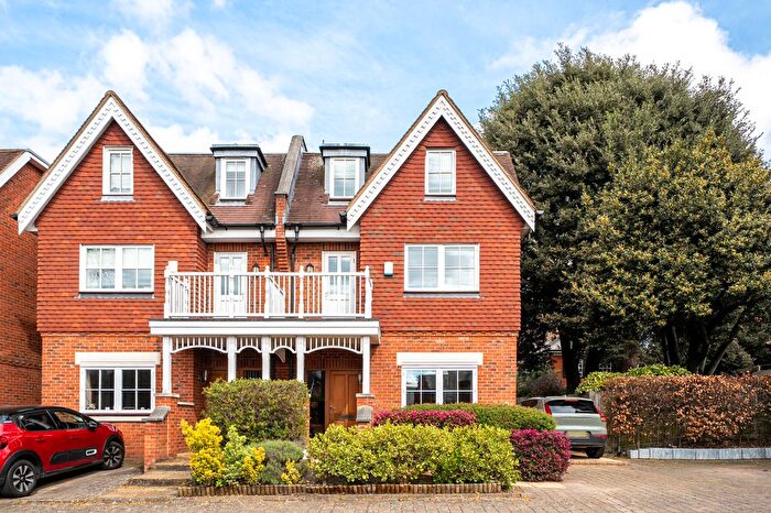 4 Bedroom Detached House For Sale In Austyns Place, Ewell, KT17