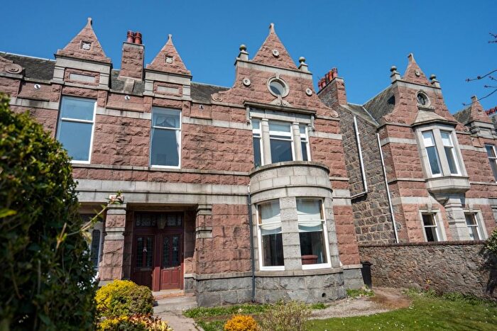 4 Bedroom Flat To Rent In Hamilton Place, West End, Aberdeen, AB15