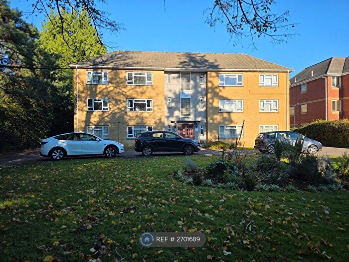 2 Bedroom Flat To Rent In Warwick Court, Bournemouth, BH8
