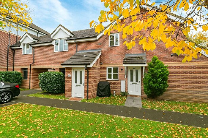 2 Bedroom Flat To Rent In Kingswood Close, Camberley, Surrey, GU15