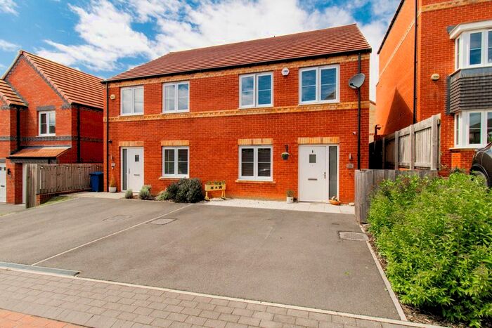 3 Bedroom Semi-Detached House To Rent In Hewer Way, Mapplewell, Barnsley, S75