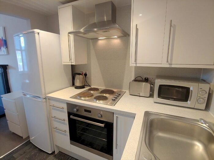 2 Bedroom Flat To Rent In Garrioch Road, North Kelvinside, Glasgow, G20