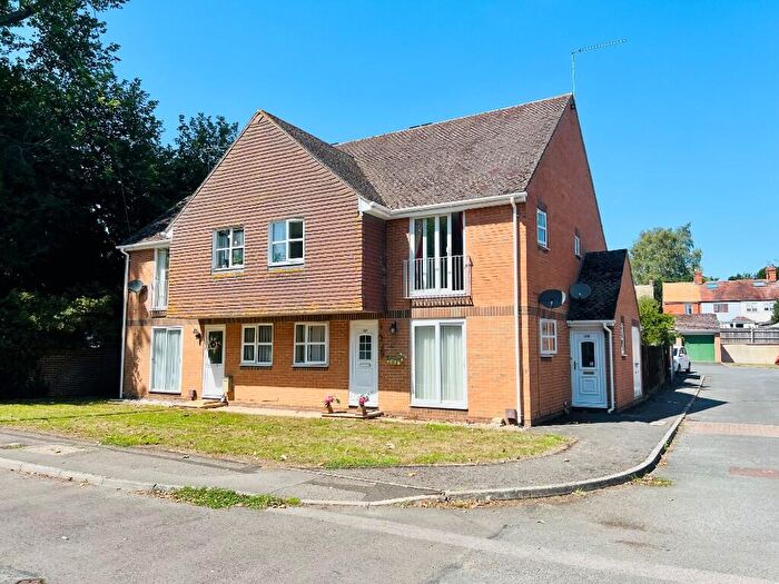 2 Bedroom Maisonette For Sale In Vicarage Lane, SN6