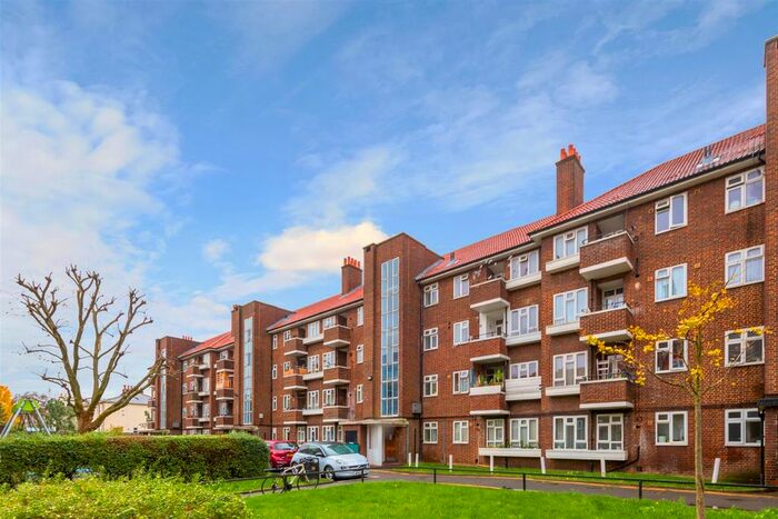 4 Bedroom Flat To Rent In Lindley Estate, London, SE15