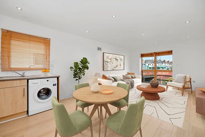 1 Bedroom Flat For Sale In Walm Lane, Erin Court, NW2