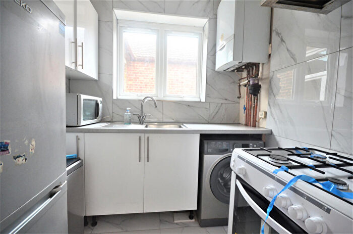 3 Bedroom Flat To Rent In Ilford, IG1