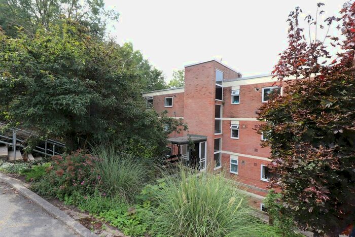 2 Bedroom Flat To Rent In Green Hill Gate, High Wycombe, HP13