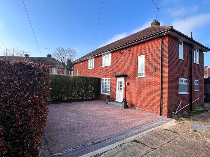3 Bedroom Semi-Detached House For Sale In Upperfield Road, Welwyn Garden City, AL7