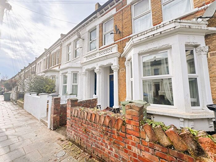 1 Bedroom Flat To Rent In Solon Road, London, SW2