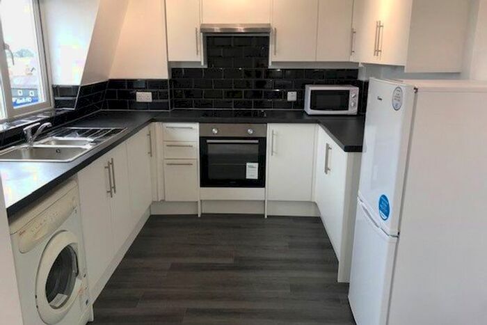 2 Bedroom Flat To Rent In London Road, Headington, Oxford, OX3