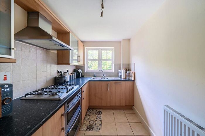 2 Bedroom Flat To Rent In Bassett Wood Road, Bassett, Southampton, Hampshire, SO16