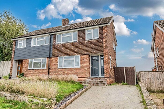 3 Bedroom Semi-Detached House For Sale In South East Road, Southampton, SO19