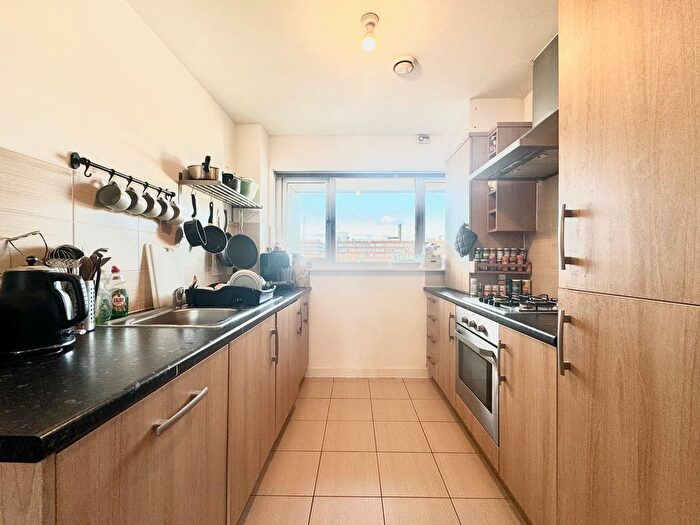 2 Bedroom Flat To Rent In Graveney Road, London, SW17