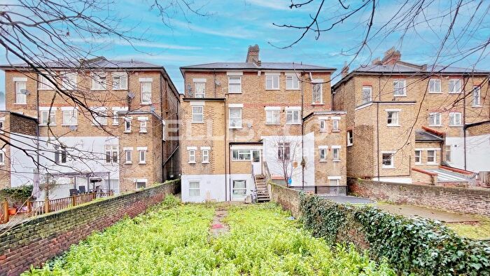 2 Bedroom Flat For Sale In Penford Street, London, SE5