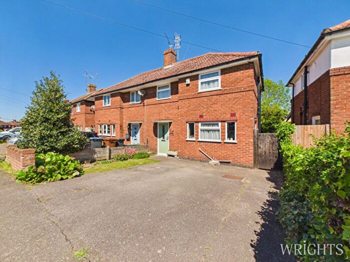 3 Bedroom Semi-Detached House For Sale In Crawford Road, Hatfield, AL10