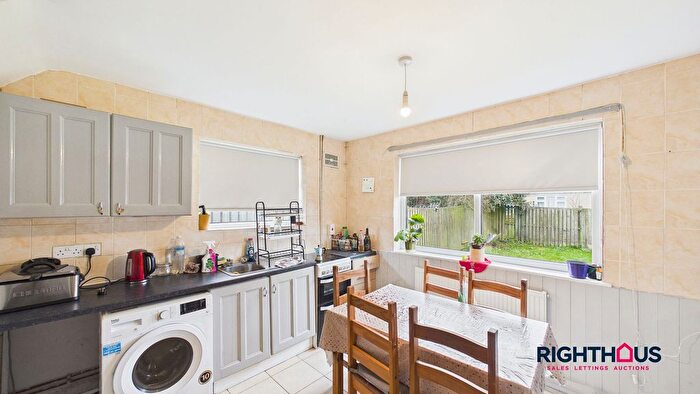 3 Bedroom End Terrace House To Rent In Heysham Drive, Bradford, BD4