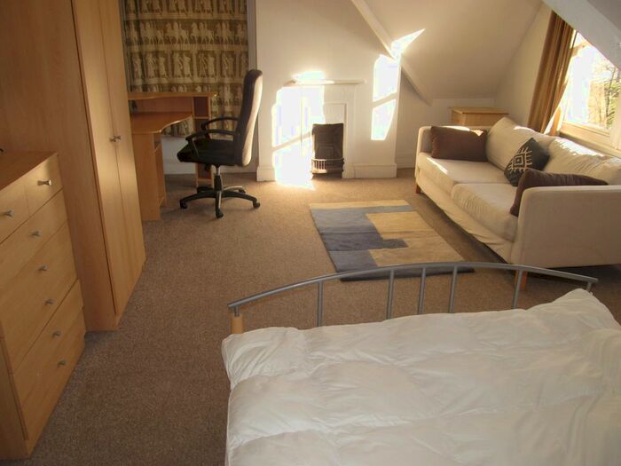 7 Bedroom Semi-Detached House To Rent In Elmhurst Road, Reading, RG1