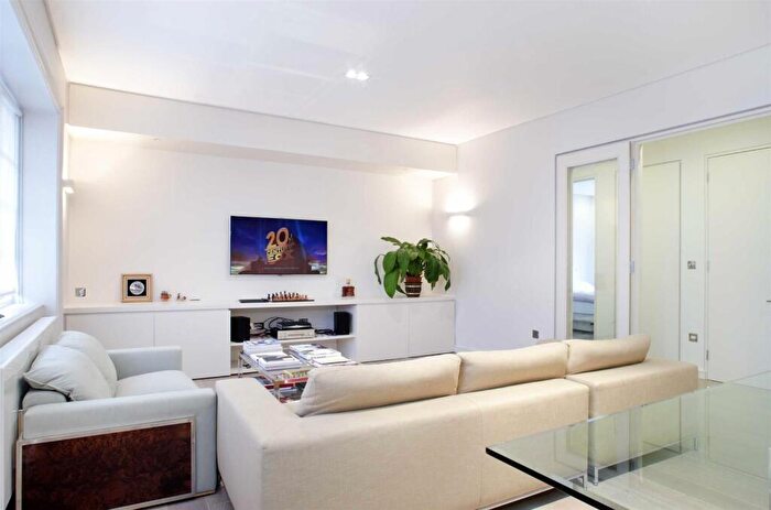 3 Bedroom Flat To Rent In Elsworthy Road, Primrose Hill, NW3