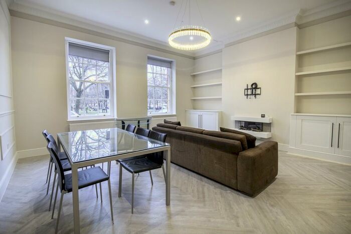 2 Bedroom Apartment To Rent In Park Square East, Leeds, LS1