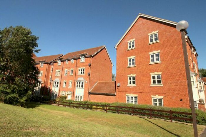 2 Bedroom Flat To Rent In Woodall Close, Middleton, Milton Keynes, MK10