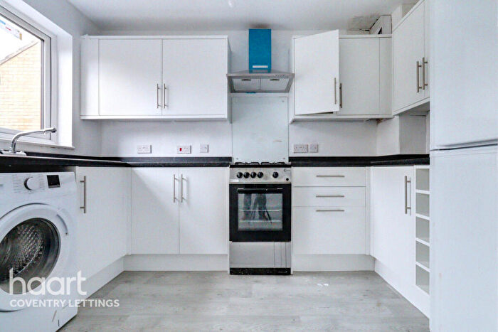 3 Bedroom Semi-Detached House To Rent In Turton Way, Kenilworth, CV8