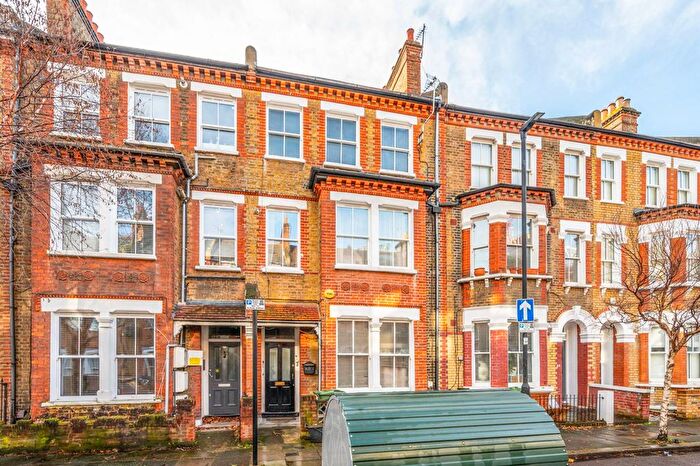 1 Bedroom Flat To Rent In Heyford Avenue, Oval, SW8