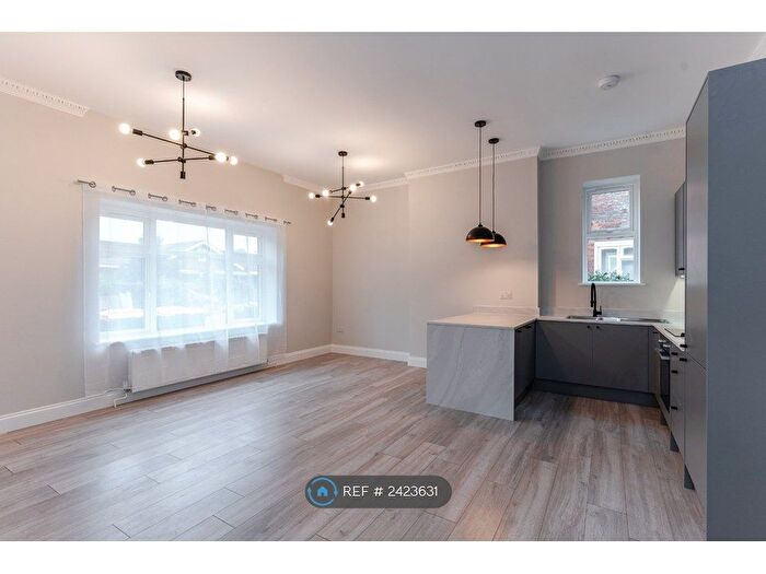 2 Bedroom Flat To Rent In Shakespeare Road, Bedford, MK40