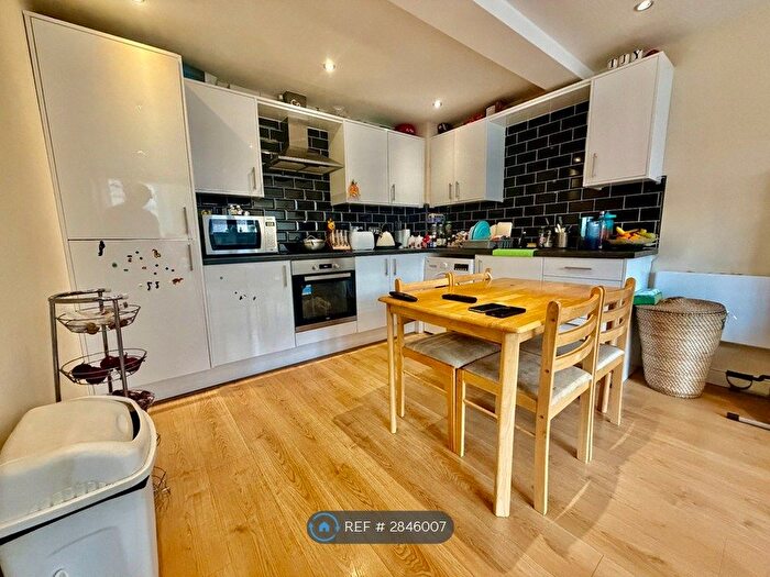 2 Bedroom Flat To Rent In Richardshaw Lane, Pudsey, LS28