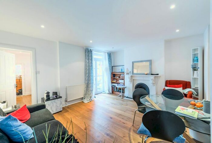 2 Bedroom Flat To Rent In Edith Grove, Chelsea, London, SW10