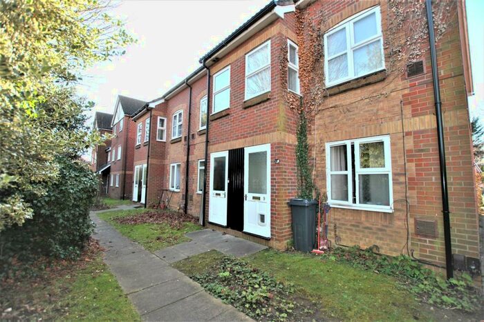 1 Bedroom Apartment To Rent In Grovelands Place, Tilehurst, Reading, RG30