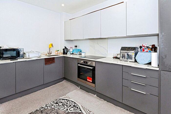 1 Bedroom Flat For Sale In Dover Court, Dominion Road, Southall, UB2