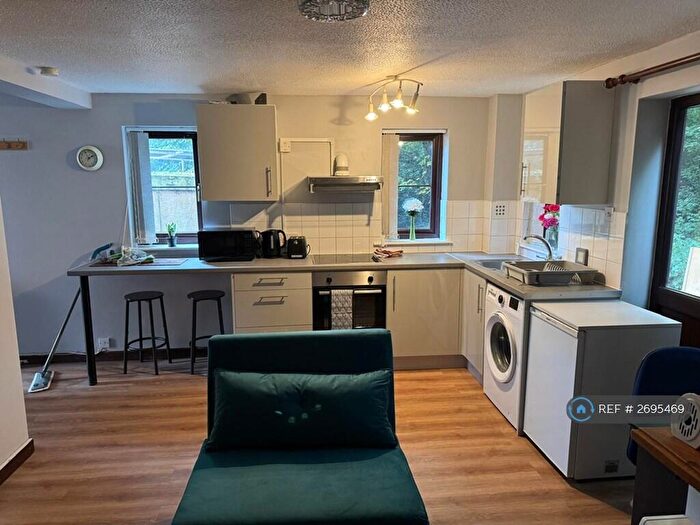 1 Bedroom Flat To Rent In Franklin Court, Amersham, HP7