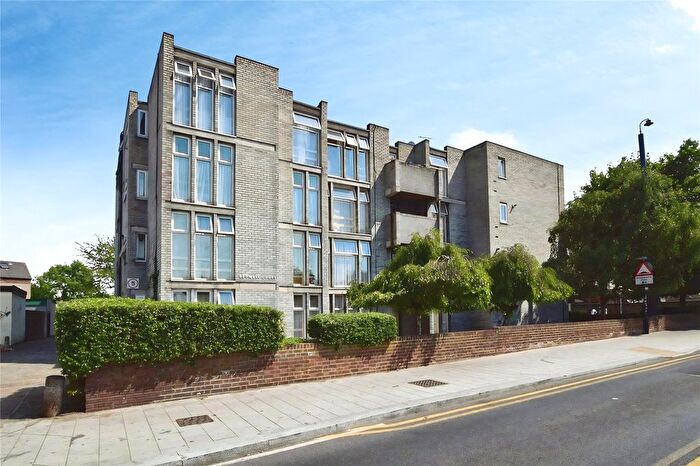 2 Bedroom Flat To Rent In Bedwell Court, Chadwell Heath, RM6