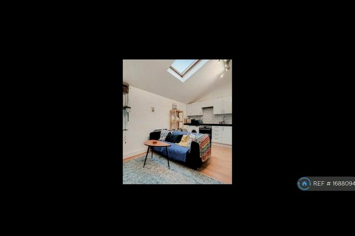 3 Bedroom Flat To Rent In Kyverdale Road, London, N16