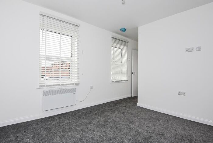 3 Bedroom Flat To Rent In Northumberland Avenue, Reading, RG2