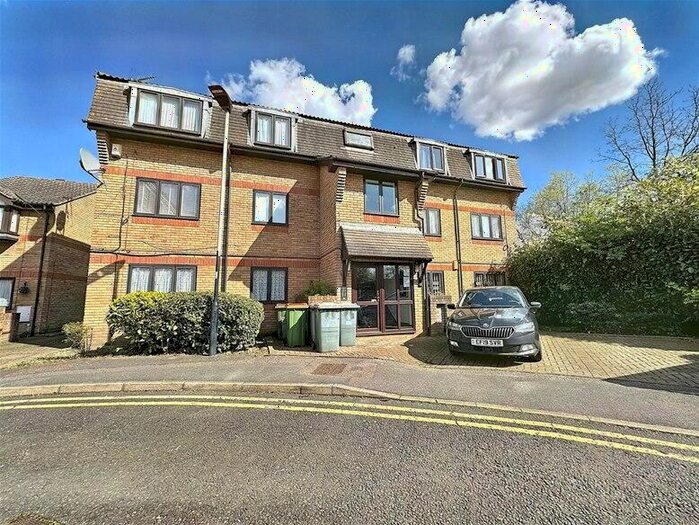 1 Bedroom Flat To Rent In Magpie Close, Forest Gate, E7