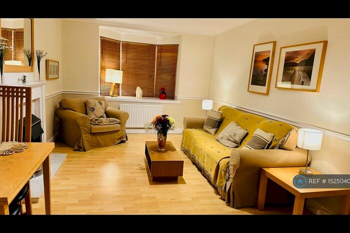 2 Bedroom Flat To Rent In Summerfield Village Court, Wilmslow, SK9