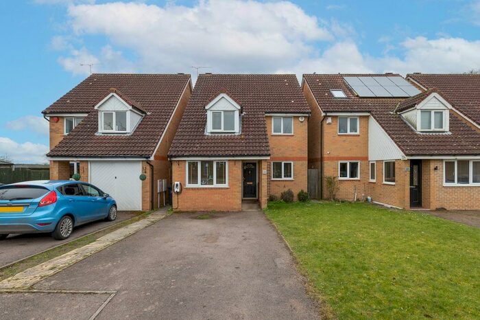 3 Bedroom Detached House For Sale In Martlesham, Welwyn Garden City, AL7