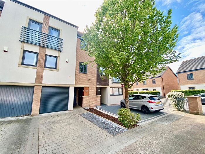 3 Bedroom Town House For Sale In Albert Crescent, Hampton Vale, Peterborough, PE7