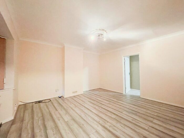 5 Bedroom Terraced House To Rent In Northumberland Avenue, Enfield EN1