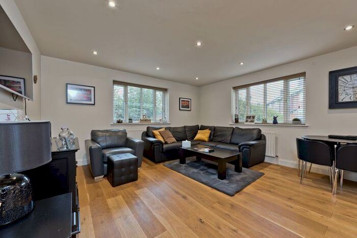 1 Bedroom Flat To Rent In Birchwood Close Morden, SM4