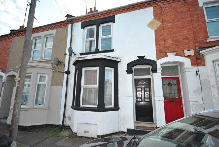 3 Bedroom Terraced House For Sale In Lutterworth Road, Northampton, NN1