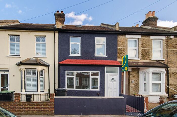 4 Bedroom Terraced House For Sale In Woodcroft Road, Thornton Heath, Surrey, CR7