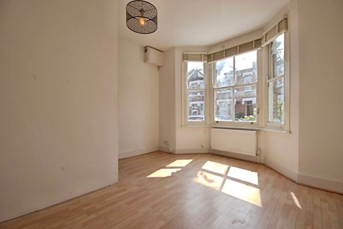 1 Bedroom Flat To Rent In Mafeking Avenue, Brentford, TW8