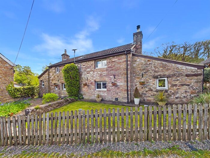2 Bedroom Cottage For Sale In Wigpool, GL17