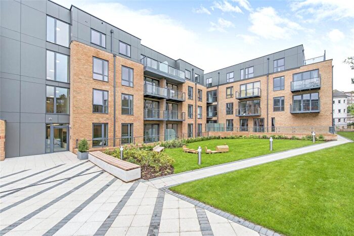 1 Bedroom Flat To Rent In Boundaries Road, London, SW12