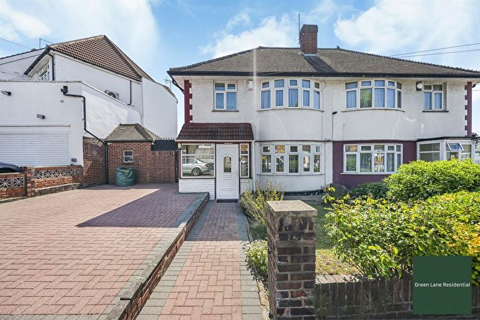 3 Bedroom Property For Sale In Wakefield Gardens, Ilford, IG1
