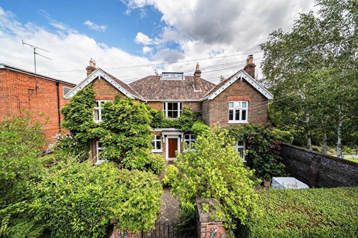 3 Bedroom Maisonette To Rent In Dorset Road, Windsor, SL4