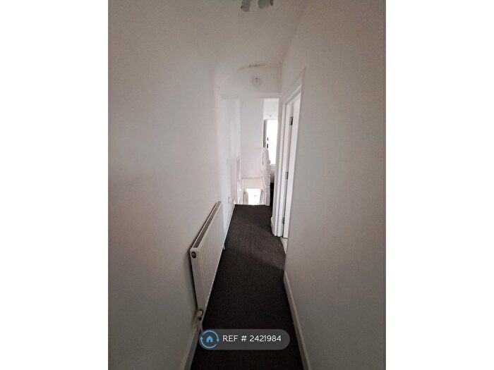 2 Bedroom Flat To Rent In Ash Grove, London, NW2