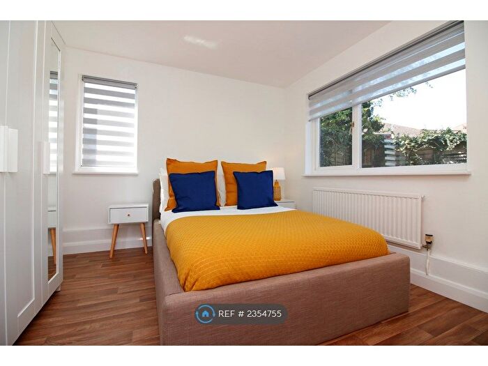 1 Bedroom Flat To Rent In Glebe Close, Loughton, Milton Keynes, MK5